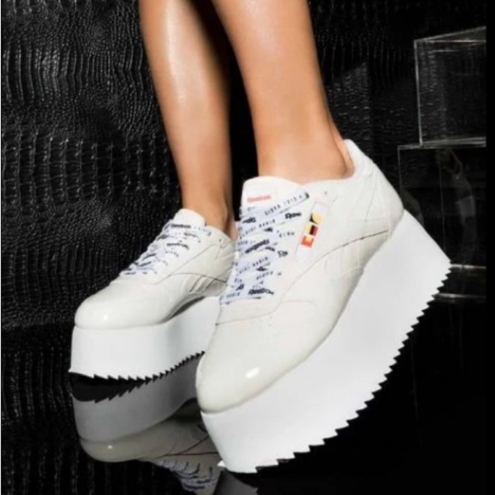 REEBOK X GIGI HADID
Classic Leather Triple Platform Sneakers